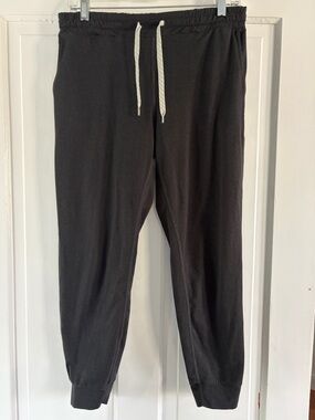 Vuori Black Jogger Pants with White Drawstring Small